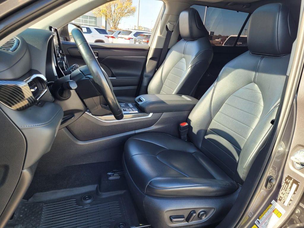 used 2021 Toyota Highlander car, priced at $33,389