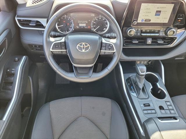 used 2024 Toyota Highlander car, priced at $38,642