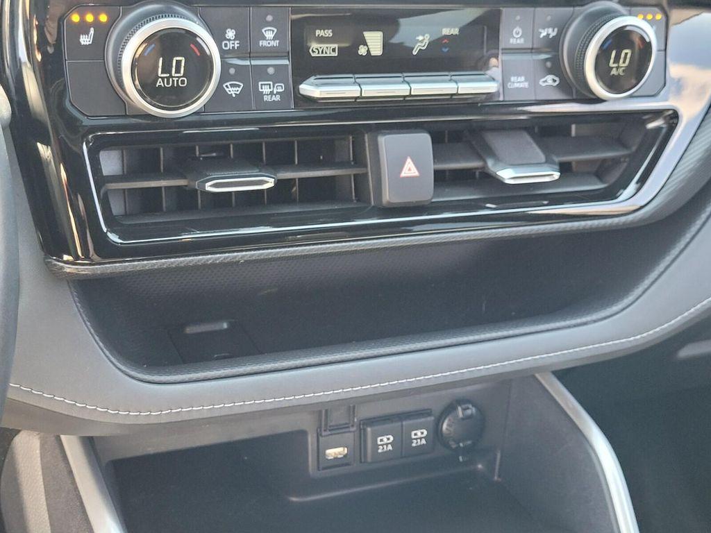 used 2021 Toyota Highlander car, priced at $32,000