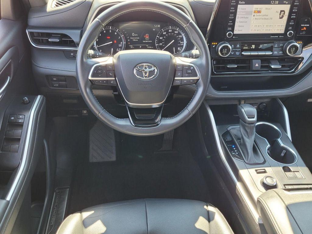 used 2021 Toyota Highlander car, priced at $32,000