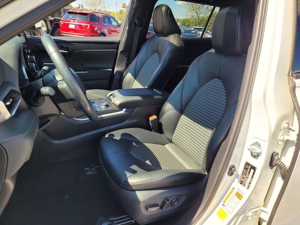 used 2021 Toyota Highlander car, priced at $32,000