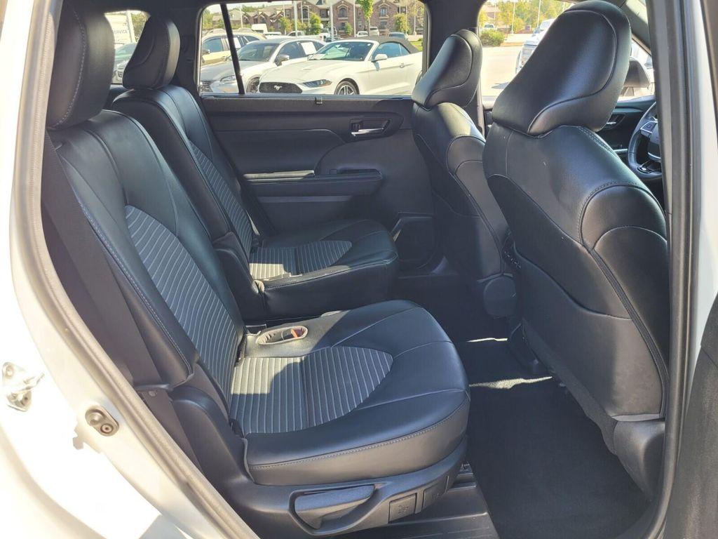 used 2021 Toyota Highlander car, priced at $32,000