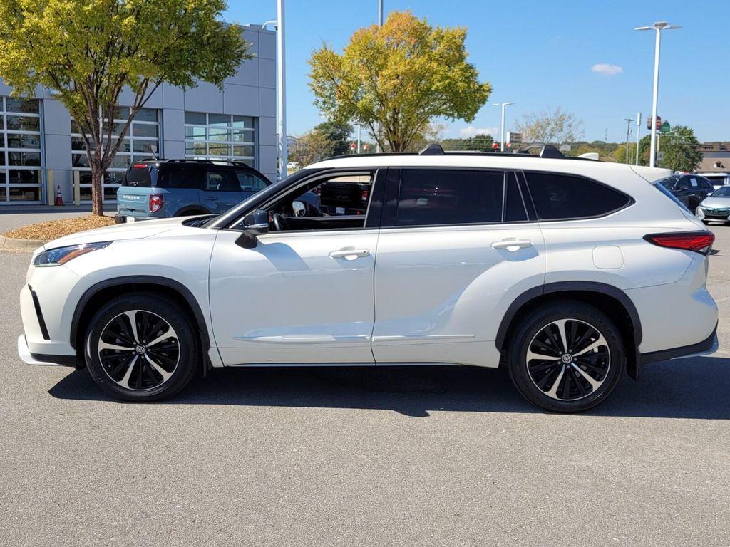 used 2021 Toyota Highlander car, priced at $32,000