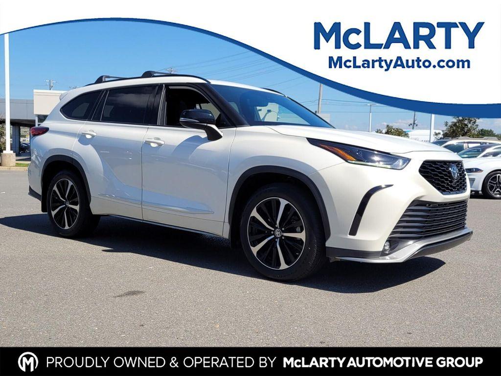 used 2021 Toyota Highlander car, priced at $32,000