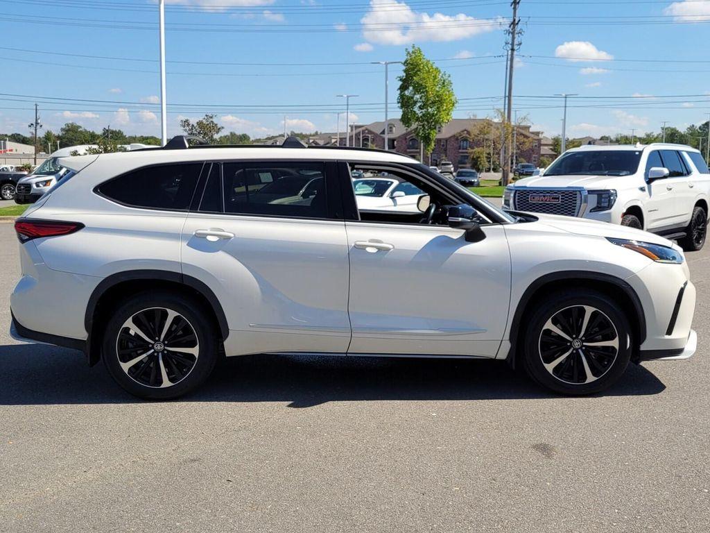 used 2021 Toyota Highlander car, priced at $32,000