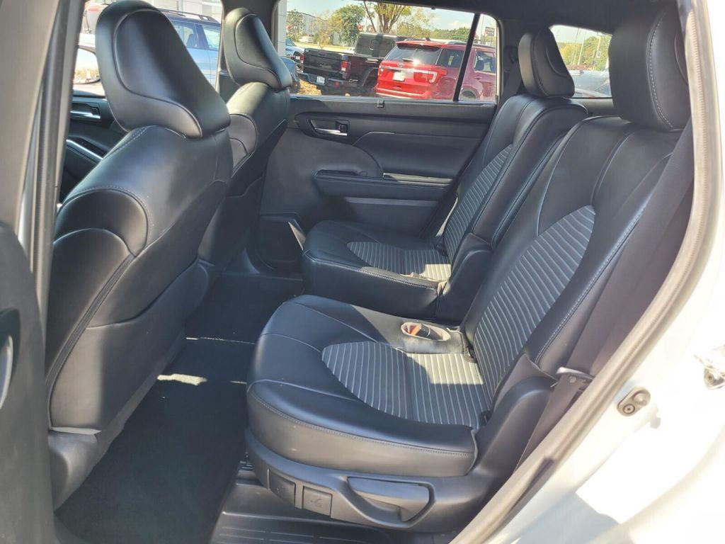 used 2021 Toyota Highlander car, priced at $32,000