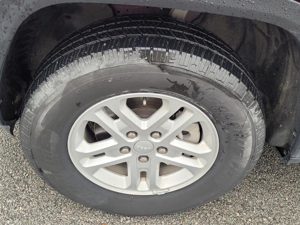 used 2024 Jeep Grand Cherokee car, priced at $27,297