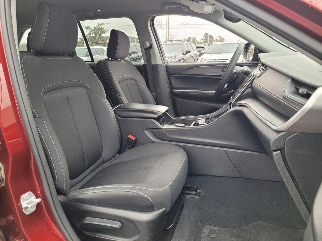 used 2024 Jeep Grand Cherokee car, priced at $27,297