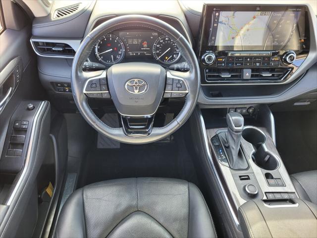 used 2021 Toyota Highlander car, priced at $32,444