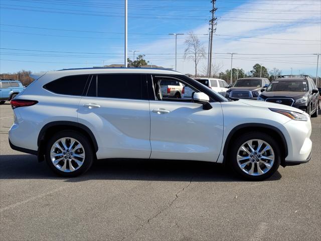 used 2021 Toyota Highlander car, priced at $32,444