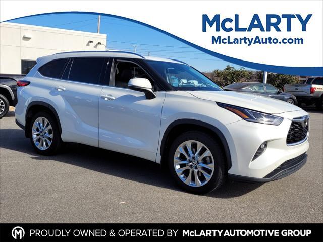 used 2021 Toyota Highlander car, priced at $32,444