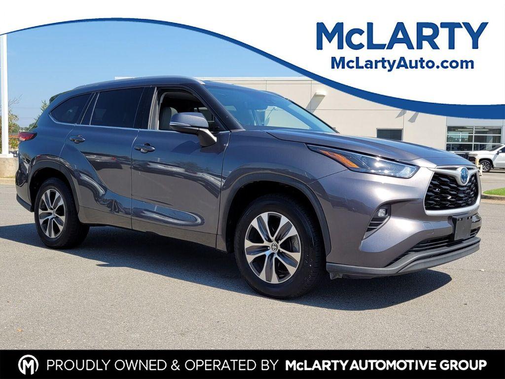 used 2022 Toyota Highlander Hybrid car, priced at $28,820