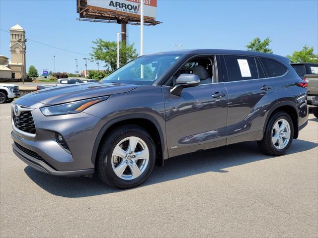 used 2022 Toyota Highlander Hybrid car, priced at $28,000