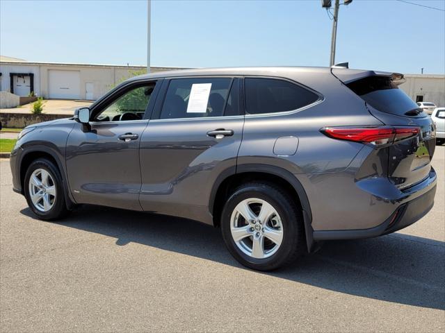 used 2022 Toyota Highlander Hybrid car, priced at $28,000