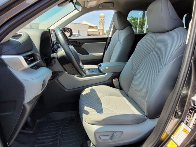 used 2022 Toyota Highlander Hybrid car, priced at $28,000