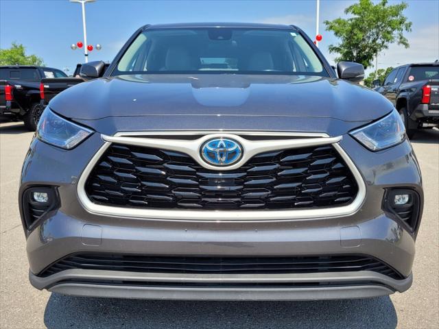 used 2022 Toyota Highlander Hybrid car, priced at $28,000