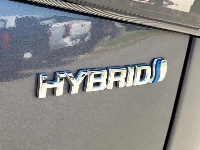 used 2022 Toyota Highlander Hybrid car, priced at $28,000