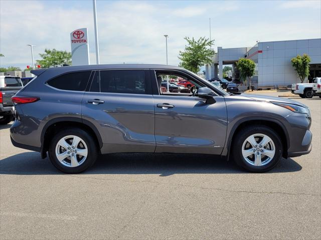 used 2022 Toyota Highlander Hybrid car, priced at $28,000