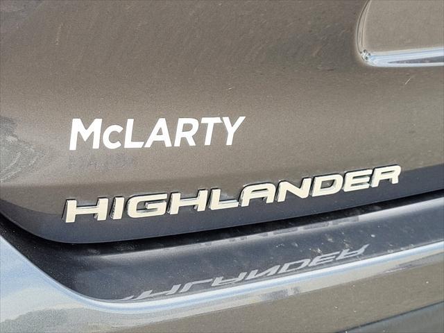 used 2023 Toyota Highlander car, priced at $31,989