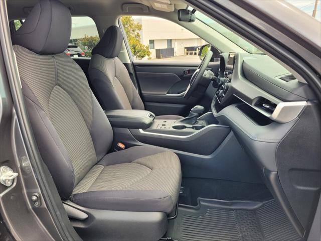 used 2023 Toyota Highlander car, priced at $31,989