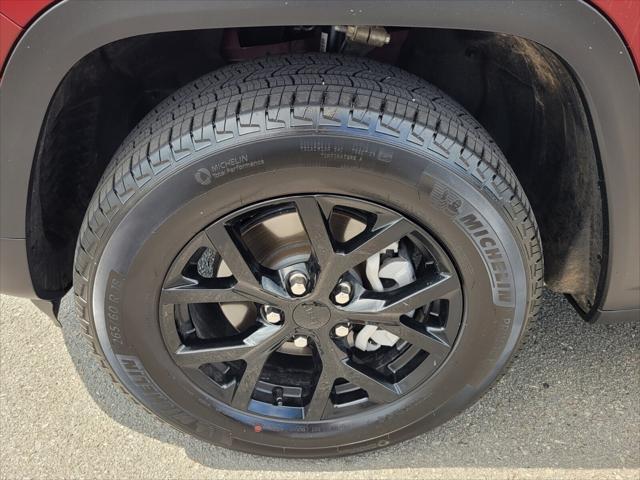 used 2025 Jeep Grand Cherokee car, priced at $37,989