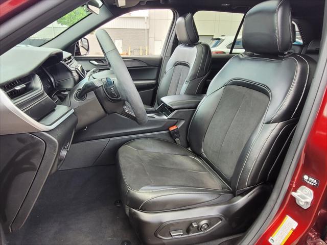 used 2025 Jeep Grand Cherokee car, priced at $37,989