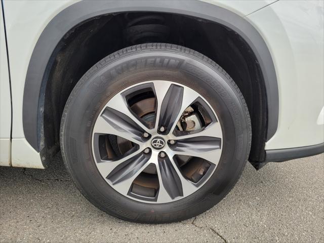 used 2022 Toyota Highlander car, priced at $38,254