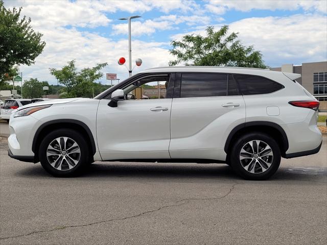 used 2022 Toyota Highlander car, priced at $38,254