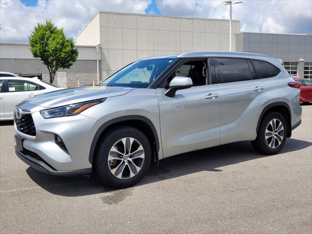 used 2022 Toyota Highlander Hybrid car, priced at $32,586