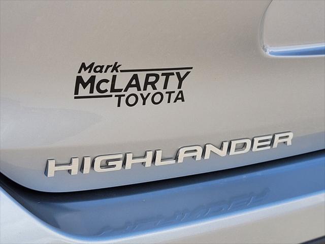 used 2022 Toyota Highlander Hybrid car, priced at $32,586