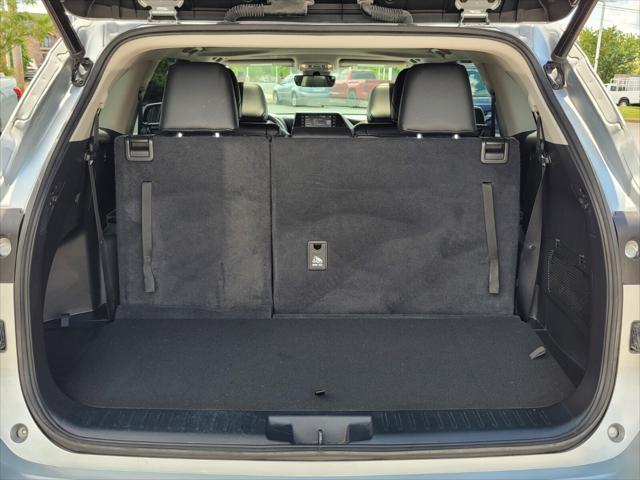 used 2022 Toyota Highlander Hybrid car, priced at $32,586