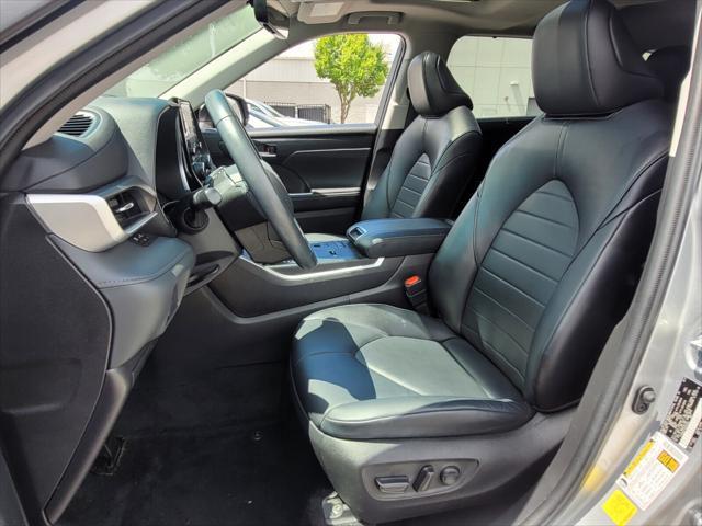 used 2022 Toyota Highlander Hybrid car, priced at $32,586