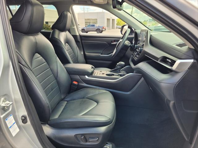 used 2022 Toyota Highlander Hybrid car, priced at $32,586