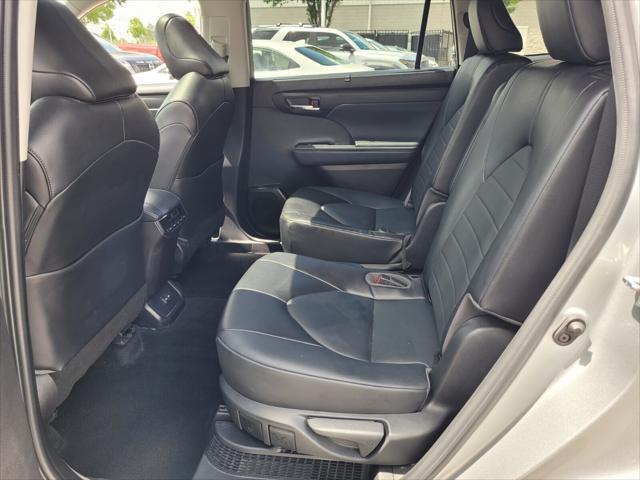 used 2022 Toyota Highlander Hybrid car, priced at $32,586