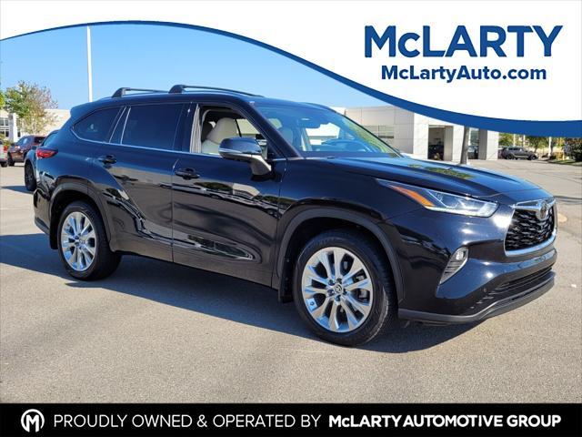 used 2020 Toyota Highlander car, priced at $26,077