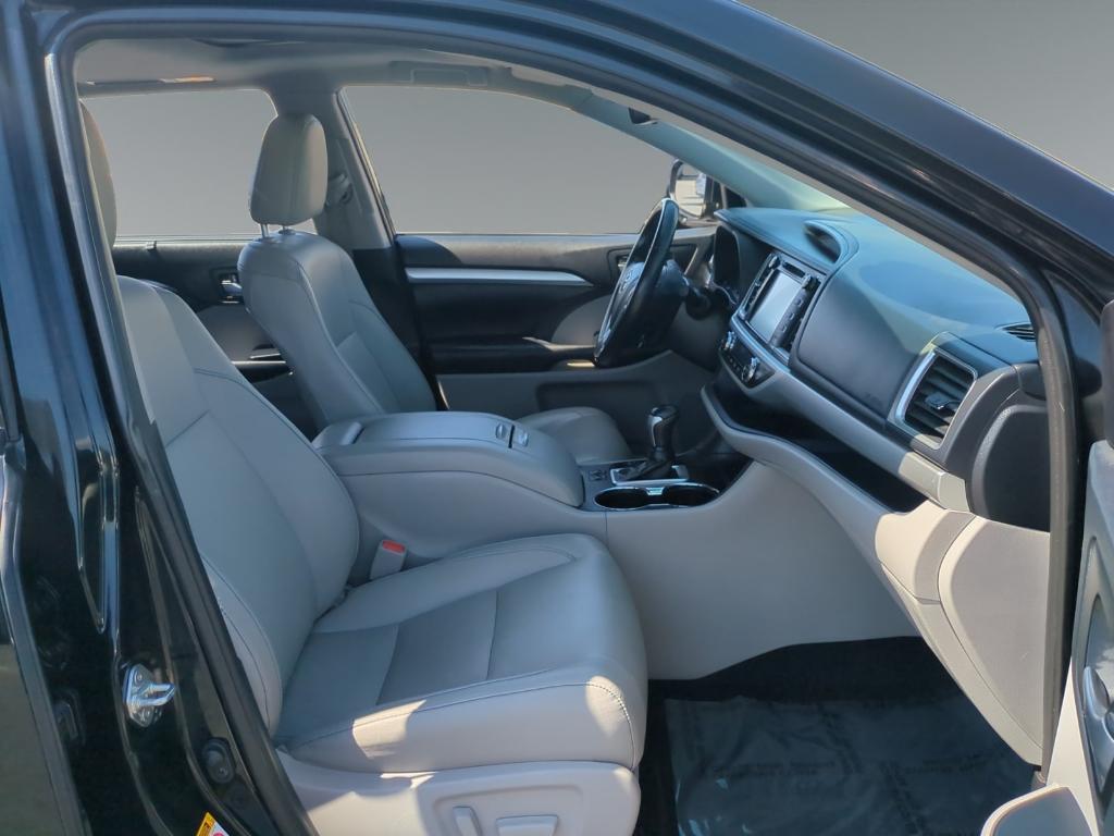 used 2019 Toyota Highlander car, priced at $25,966