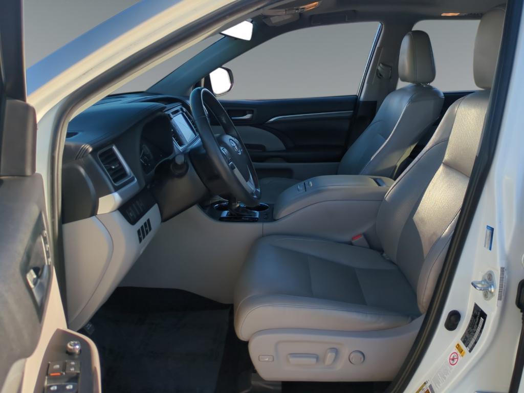 used 2019 Toyota Highlander Hybrid car, priced at $26,500