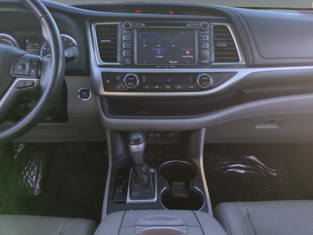 used 2019 Toyota Highlander Hybrid car, priced at $26,500
