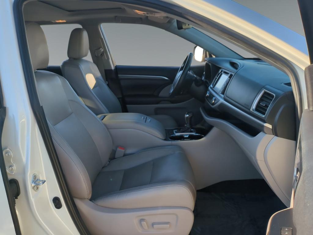 used 2019 Toyota Highlander Hybrid car, priced at $26,500