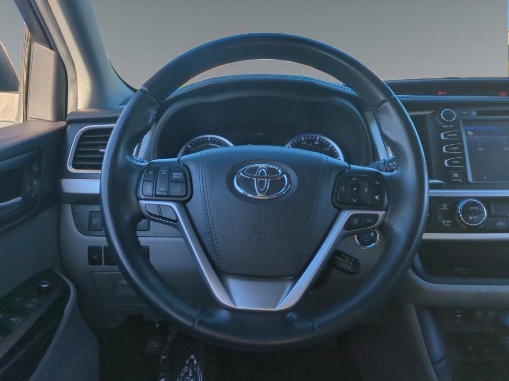used 2019 Toyota Highlander Hybrid car, priced at $26,500