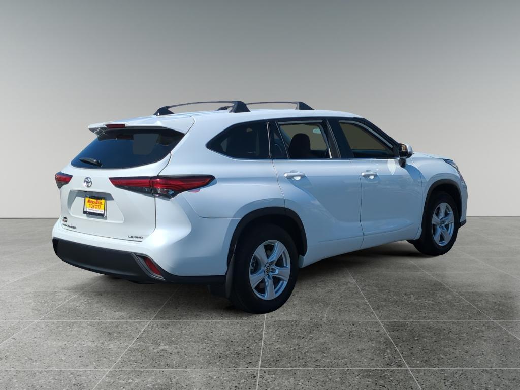 used 2022 Toyota Highlander car, priced at $31,503