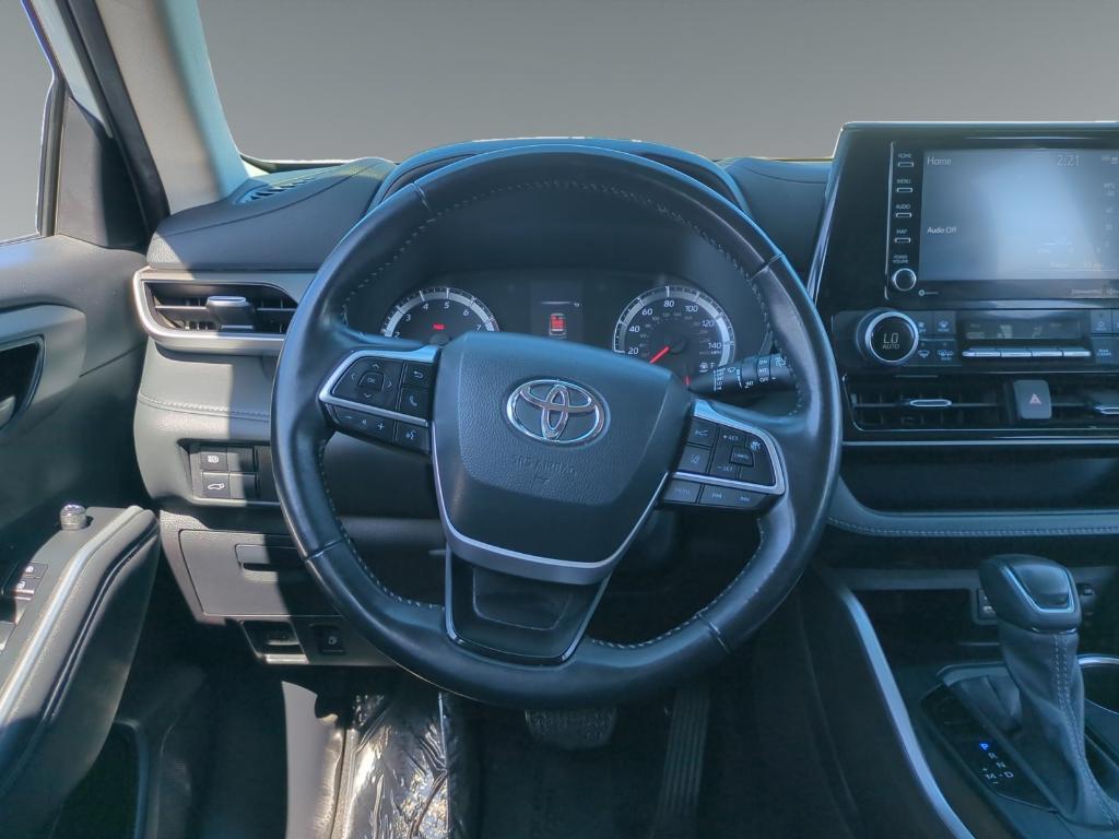 used 2022 Toyota Highlander car, priced at $31,503