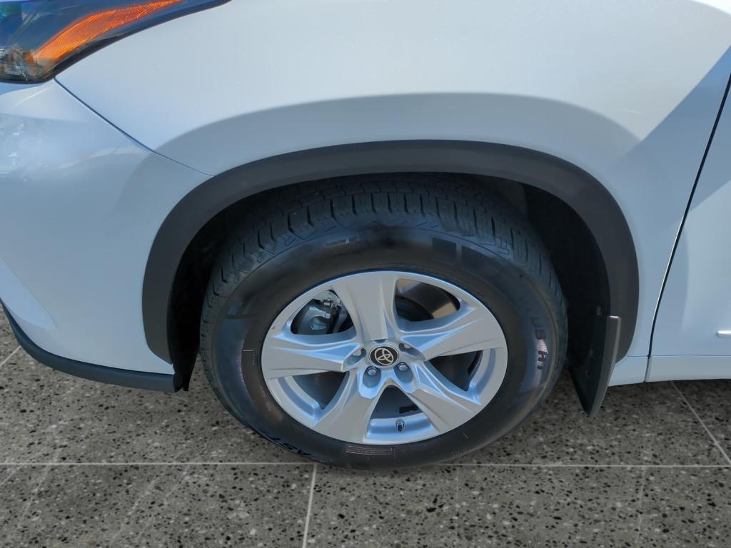 used 2022 Toyota Highlander car, priced at $31,503