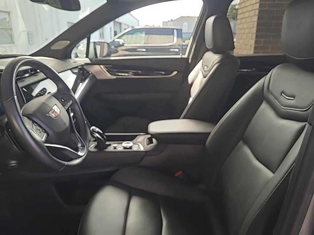 used 2025 Cadillac XT6 car, priced at $45,590