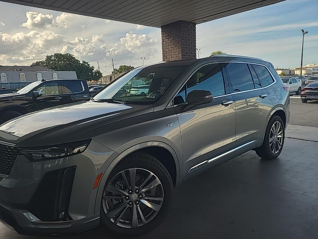 used 2025 Cadillac XT6 car, priced at $45,590
