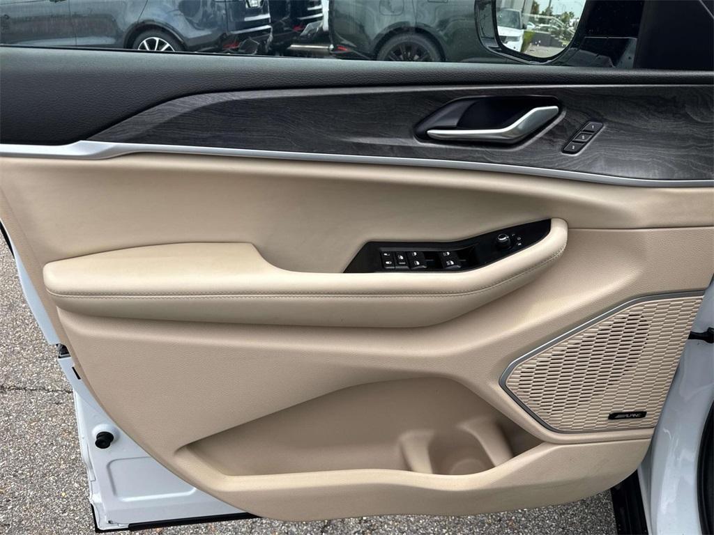 used 2021 Jeep Grand Cherokee L car, priced at $28,990