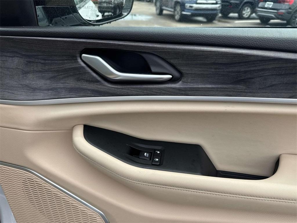 used 2021 Jeep Grand Cherokee L car, priced at $28,990