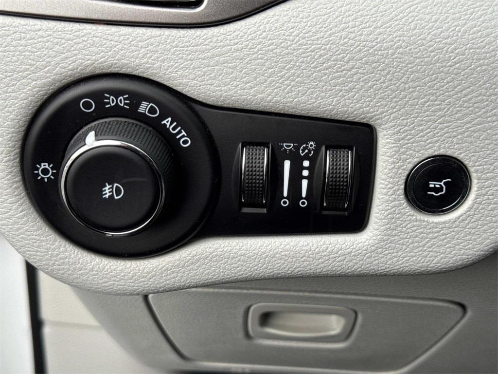 used 2021 Jeep Cherokee car, priced at $19,990