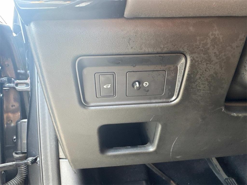 used 2018 Land Rover Discovery car, priced at $16,549