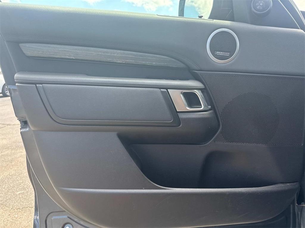 used 2018 Land Rover Discovery car, priced at $16,549